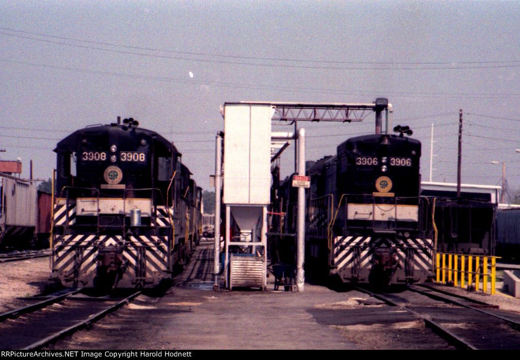 SOU 3908 & 3906 sit at the fuel racks